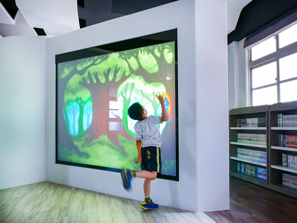 兒童遊戲空間設計：入口的導電膜投影