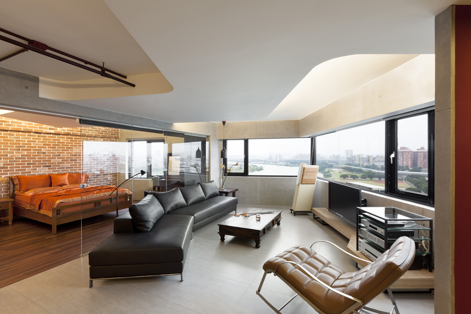 天空元素了解到早年空間設計追求的是一種對於心靈上的渴望與追求,慢慢的轉化成對健康的需求,如何把空間住的安心,在於現今的人工智能下發展出來的智慧住宅,我們需要我們的空間設計要成為一個有腦袋的智慧住宅,將會成為未來的趨勢,我們將如何面對我們的未來生活,都會深深影響我們的生命發展、思考及心靈上的發展,所以空間設計的概念將會擴大到不只是美學這樣的基礎,而是進化到更為深入的理性設計,更可能是理性與感性的提昇