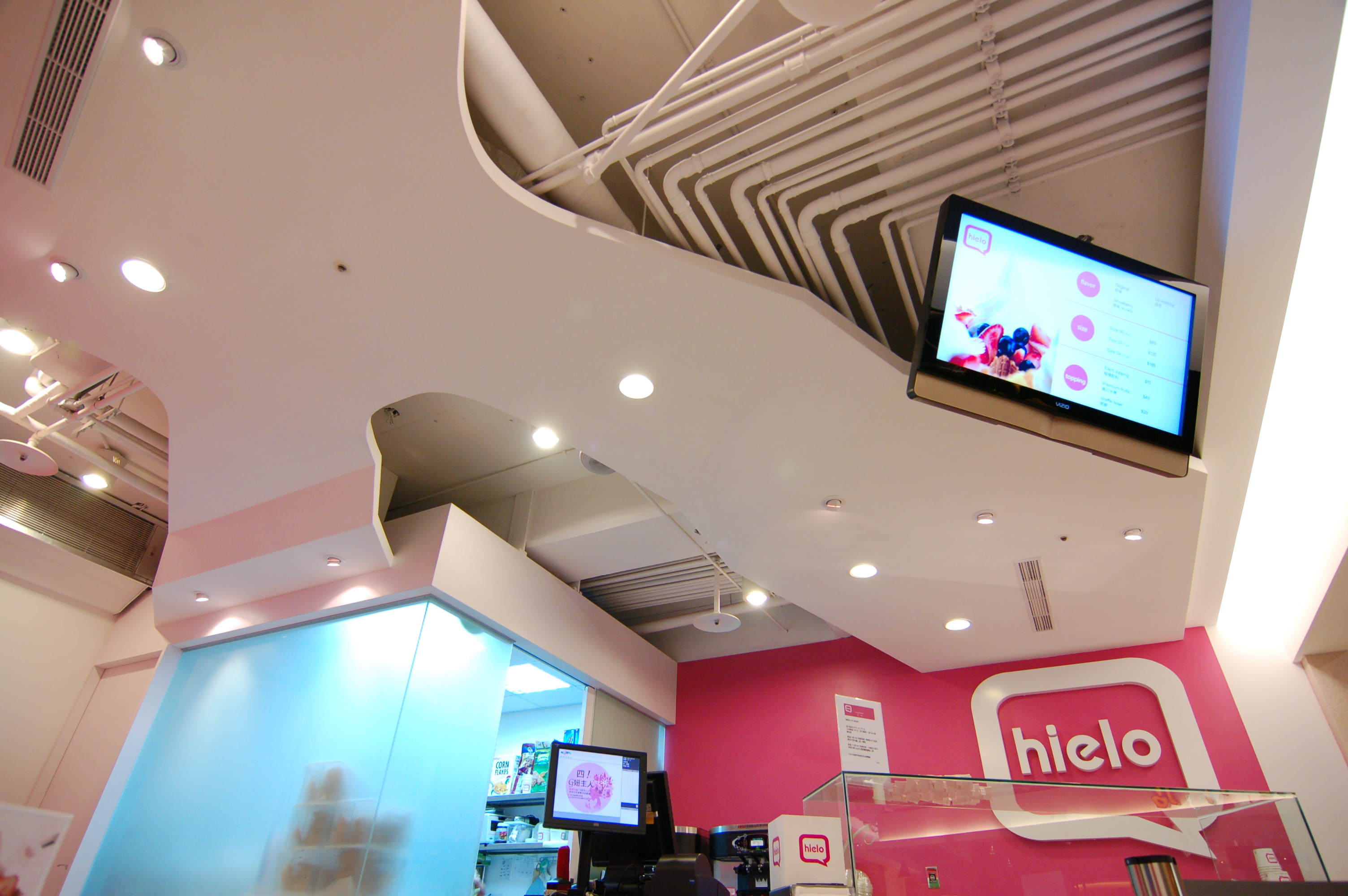 飲料店裝潢色系選擇：從 hielo 板高店說起