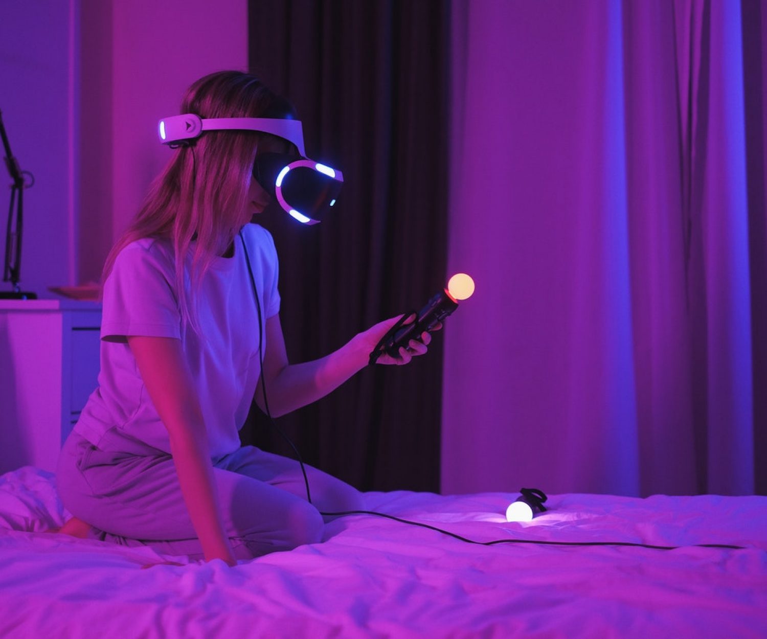 智慧住宅與智慧住宅智能的概念分享，如何去了解智慧住宅影響或甚至改變我們的生活，又該如何定義智慧住宅，把智慧住宅變成我們生活的一部分，而在疫情年代為什麼智慧住宅會開始取代我們的生活與健康，但我們對智慧住宅所知甚少，甚至覺得住宅不智慧，其實也不會影響我們的生活，這個在我們生活環境健康下是可以成立的，但現今我們都生活在病毒與傳染病的威脅下，智慧住宅的功能大大提升，但為何提升、又怎麼去提升智慧住宅與健康呢