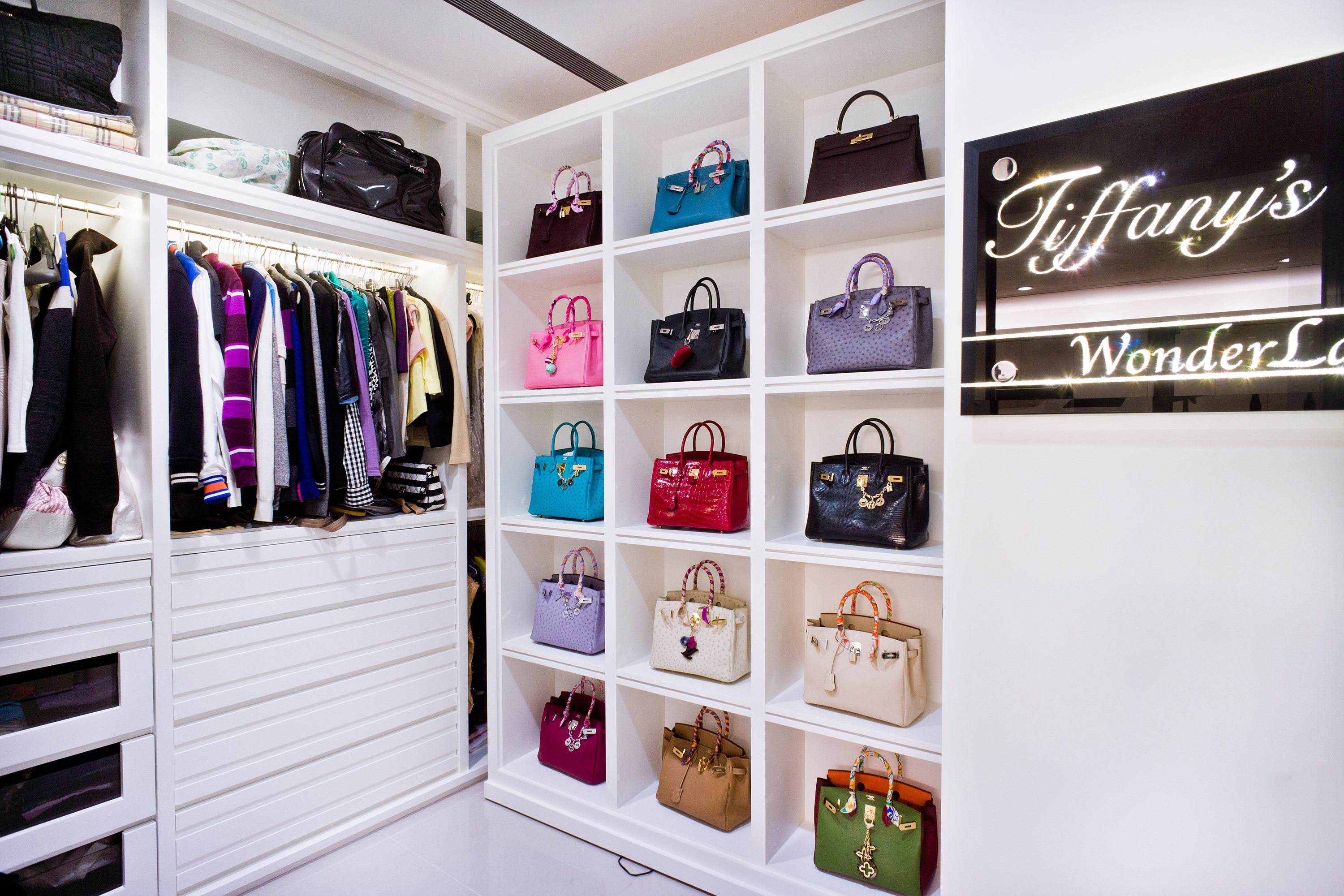 豪宅室內設計守則：精品店展示櫃的更衣室