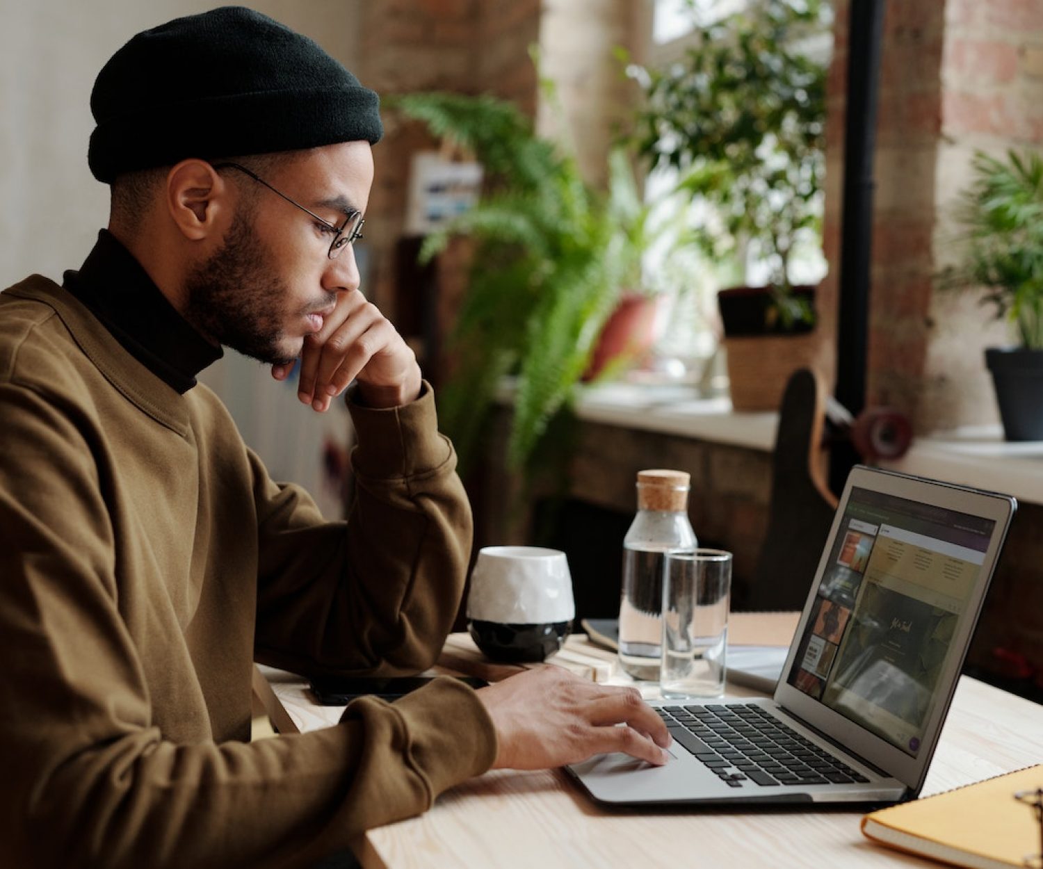 設計師的優勢在於“經驗上的價值”，過往常常遇到買錯房型，找了我們設計師去看以後，卻發現建築的整個空間規劃都不對，就必須打除跟敲除來重新規劃格局，其實我們反向思考，如果我們一開始就發現這個問題，就不用花多餘的錢在空間設計的改造上了對嗎。這是過往天空元素在這麼多的屋主經驗中常常會發生的事情，所以屋主常會說“如果早一點認識設計師您，我們就不用走裝修的冤枉路了，經過這麼多的屋主心聲以後，決定推出一個業務。